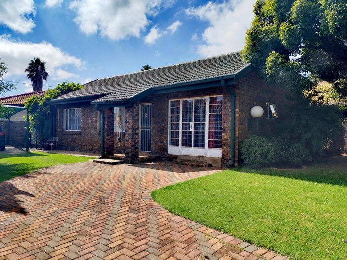 3-Bedroom House For Sale in Middelburg South with garden, carport, and security features.