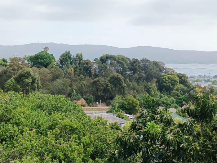 2-Bedroom Townhouse For Sale in Knysna Central with private patio and clubhouse.