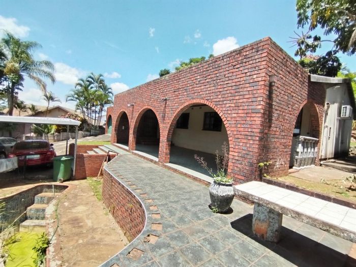 House For Sale in Panorama: Pool, granny flat, double garage, secure entrance.