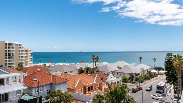 Sea Point Apartment To Rent: Ocean views, balcony, fully furnished, close to amenities.