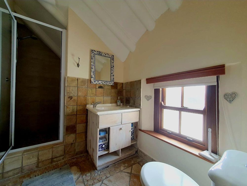 En-suite Bathroom with shower