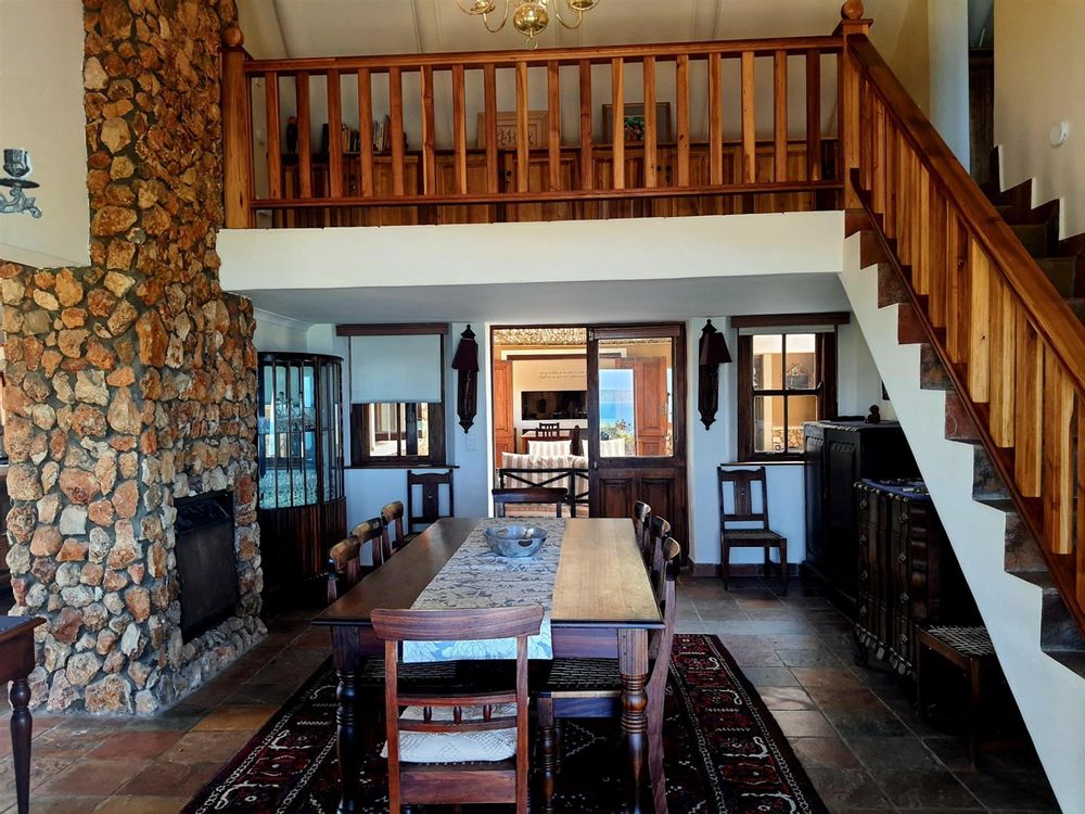 Main entrance into Dining room