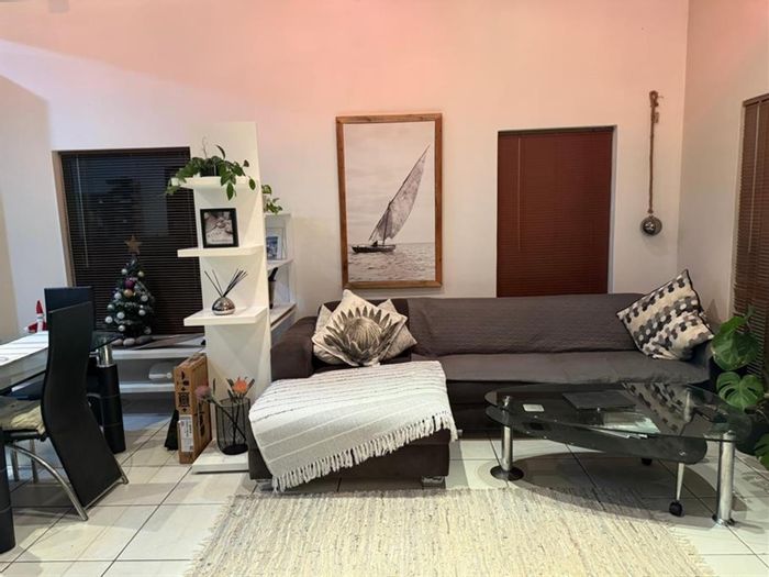 Bryanston Apartment For Sale: 2 beds, pool, gym, clubhouse, and parking.