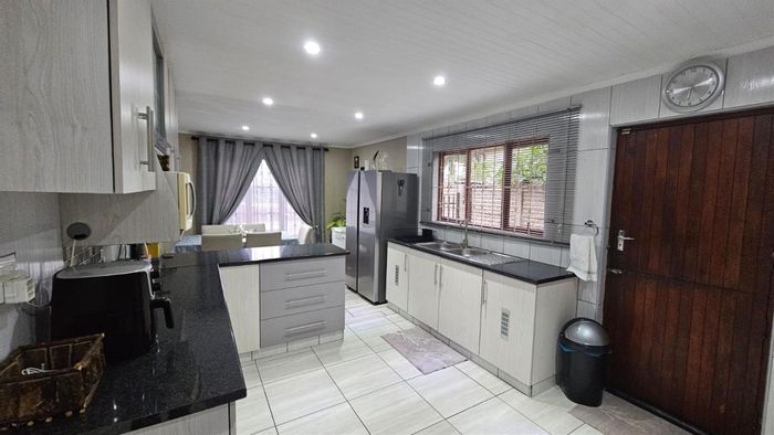 Copesville House For Sale: 3 bedrooms, secure yard, double carport, move-in ready.