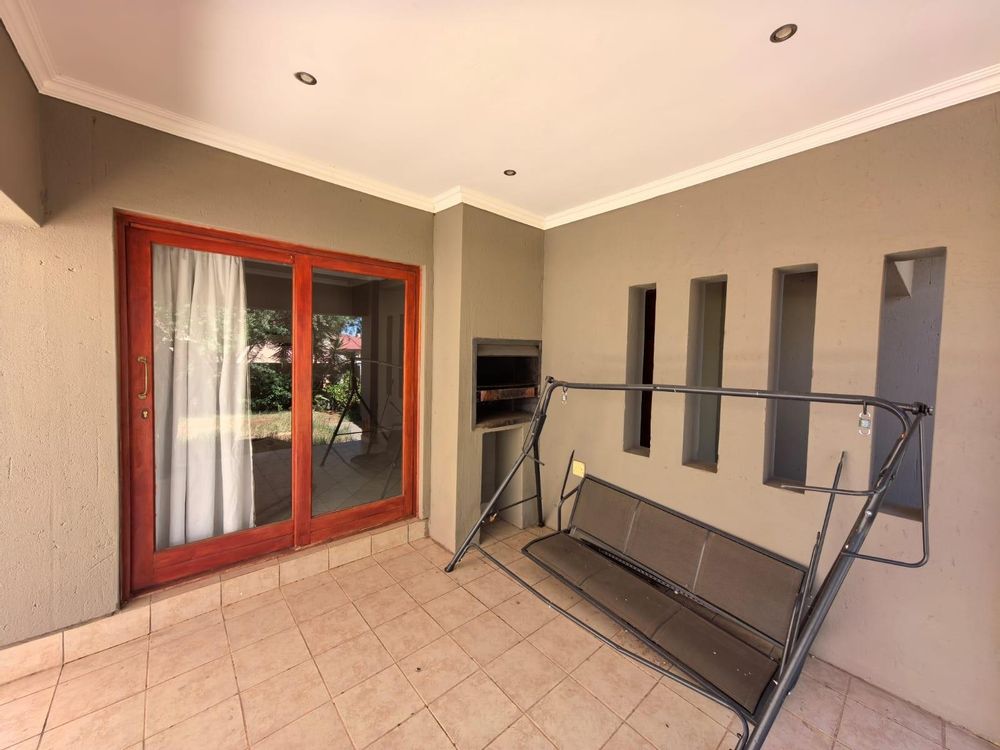 VERANDA & OUTSIDE BRAAI