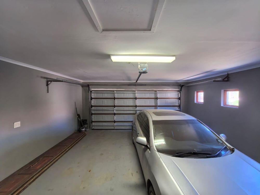 DOUBLE GARAGE