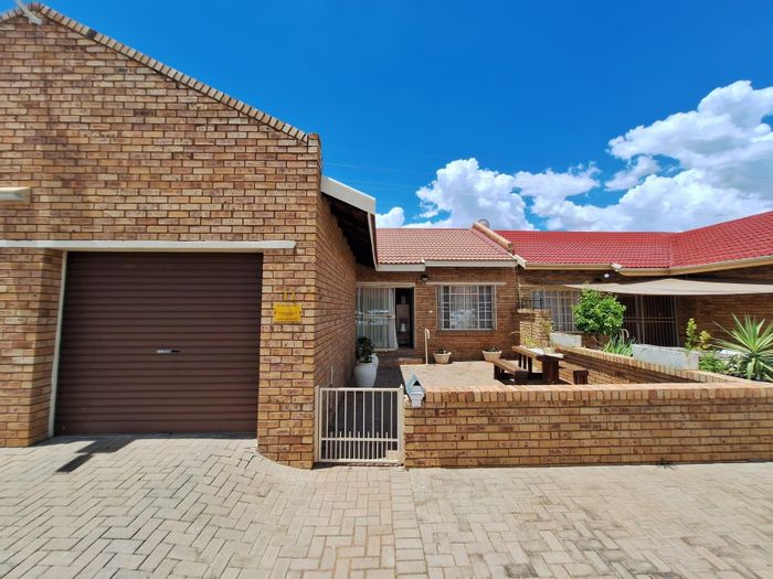 For Sale: Townhouse in Minerva Gardens with secure complex, garage, and low-maintenance garden.