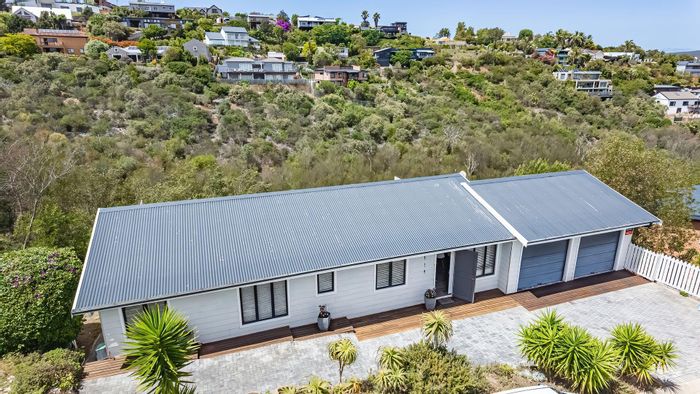 For Sale: House in Knysna Heights with valley views, deck, and security features.