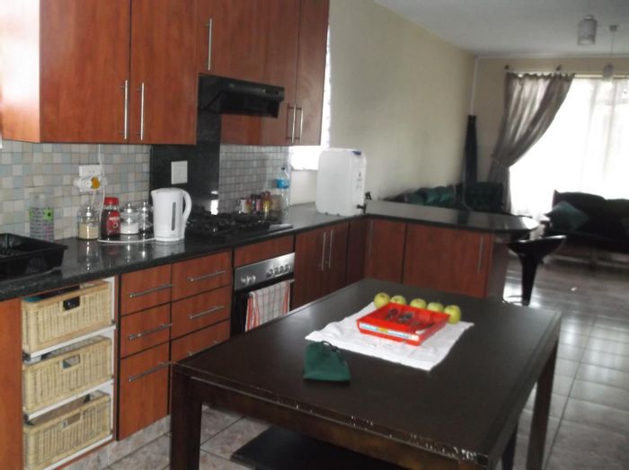 Ground floor apartment to rent in Impala Park, secure complex, close to amenities.