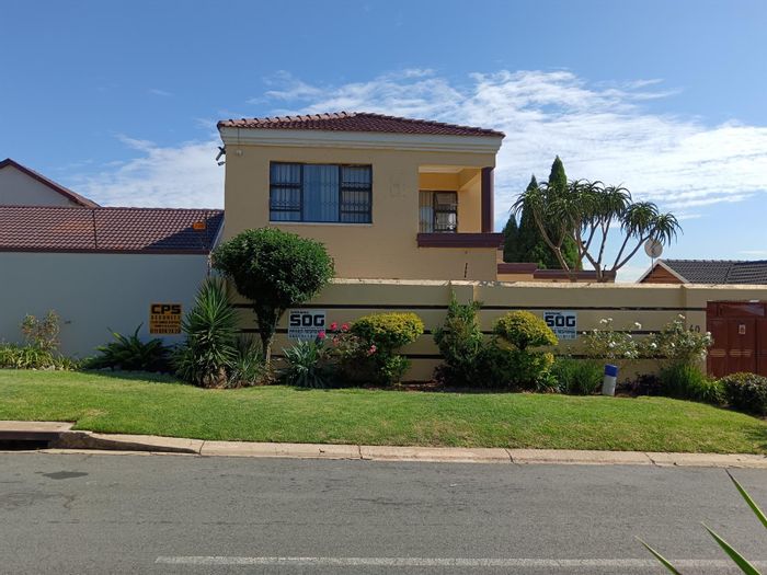 3-Bedroom House to Rent in Tulisa Park with en-suite and shared yard access.