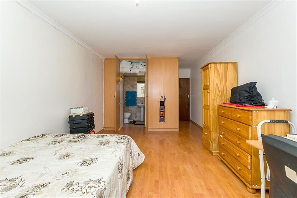 Main Bed to En-suite