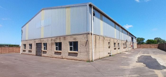 Industrial property to rent in Alton: 1,312 m², offices, security features, accessible.