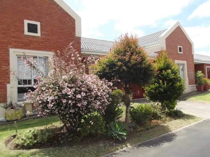 House for Sale in Denneoord: 2 bedrooms, community amenities, pet-friendly options.