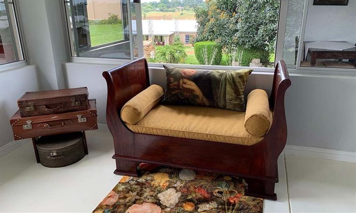 Spacious White River AH small holding for sale with five bedrooms and garages.