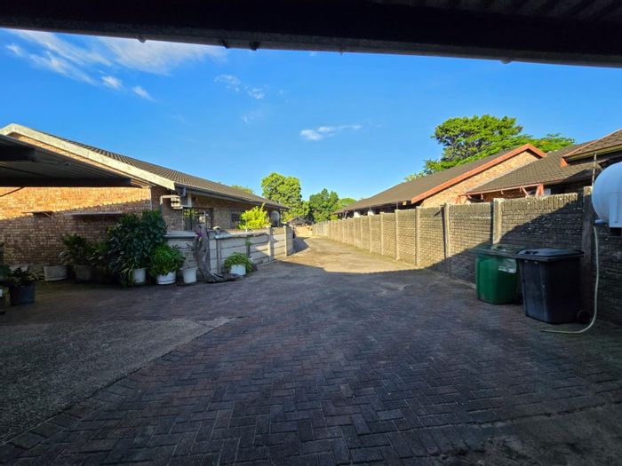 For Sale: House in Arboretum with 3 bedrooms, entertainment area, and backup water system.