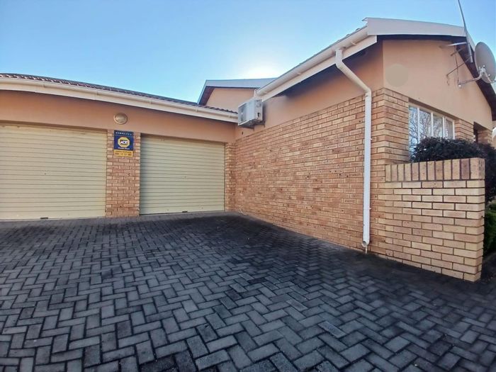 Townhouse for sale in Pioneer Park: 3 bedrooms, double garage, secure complex.