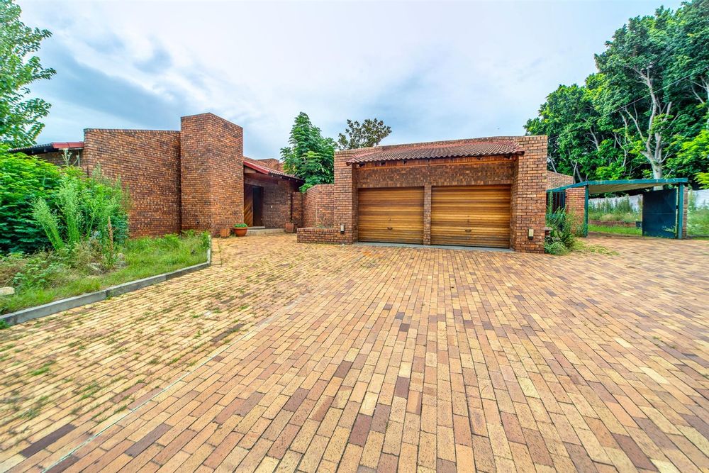 Double garage for main house