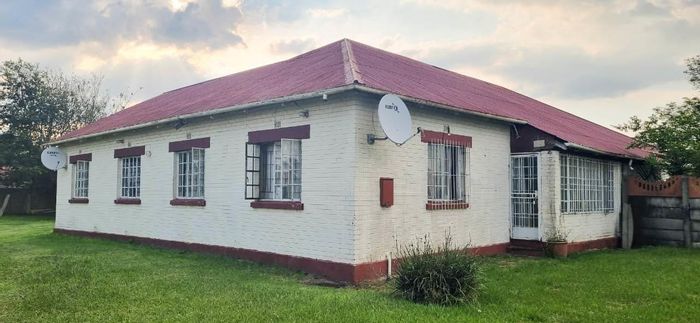 Income-Generating 4-Bedroom House with Cottage For Sale in Modder East.