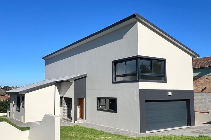 For Sale: House in Jeffreys Bay Central with 3 bedrooms, patio, and sea views.