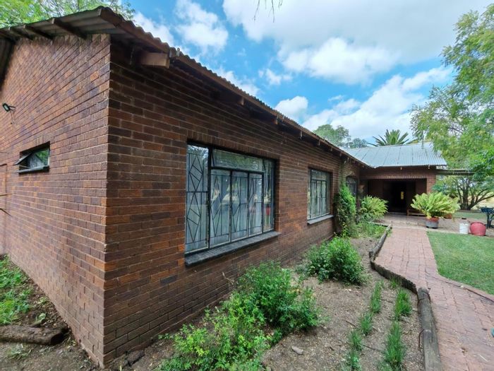 20.5 Hectare Small Holding in Radium For Sale – Water, Livestock Facilities, Income Potential