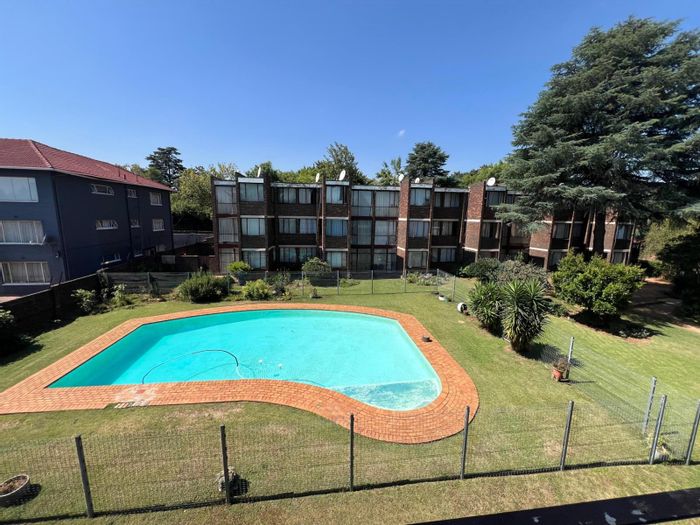 Windsor Apartment For Sale: Ground floor, garden, pool access, spacious layout.