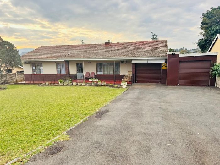 Scottsville House For Sale: Prime student rental, flatlet, pool, and dual garages.