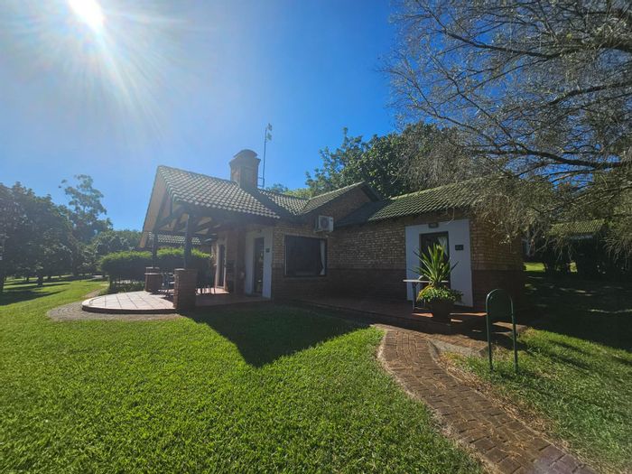 For Sale: House in White River Country Estate with 24-hour security and spacious layout.