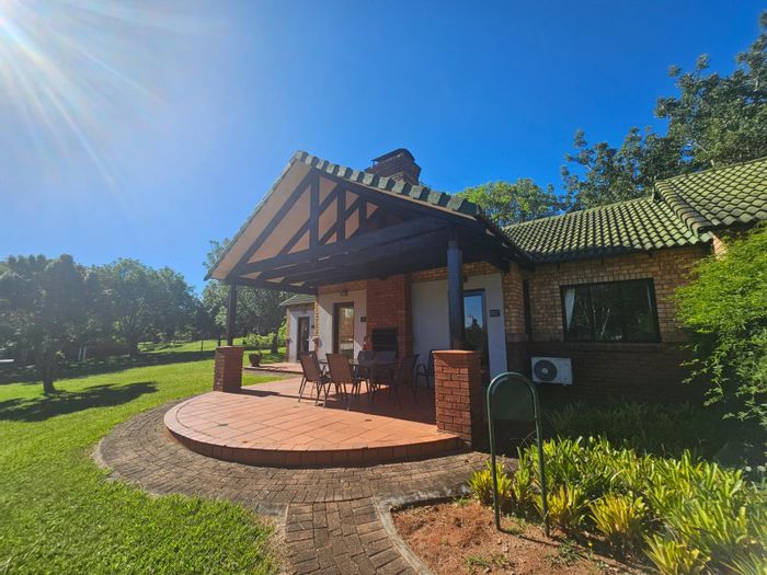 For Sale: House in White River Country Estate with 3 beds, security, and air-conditioning.