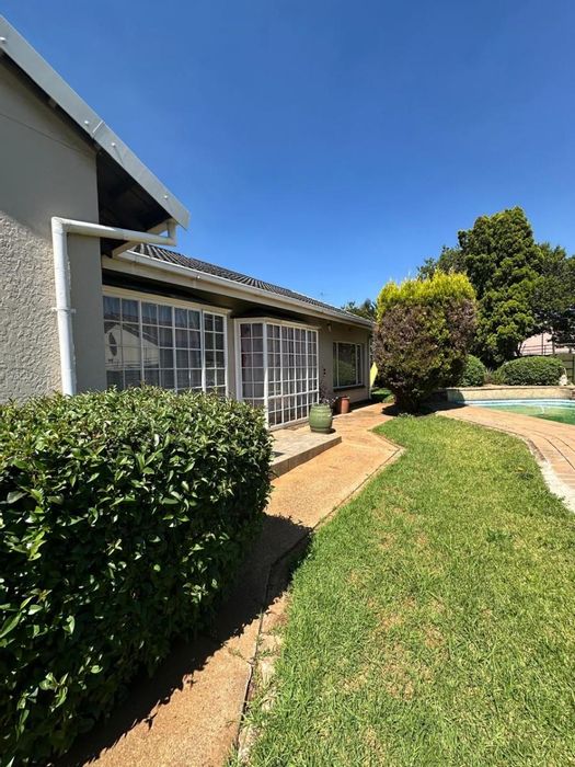 For Sale: House in Witfield with pool, outbuilding, and double garage.