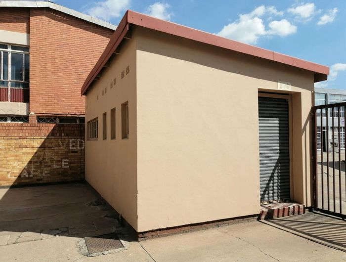 Commercial Property for Sale in Vereeniging Central: Versatile space with parking and storage options.