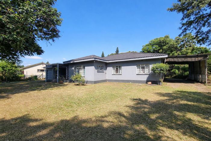 House for Sale in Mandeni Central: 3 bedrooms, flat, garage, near amenities.