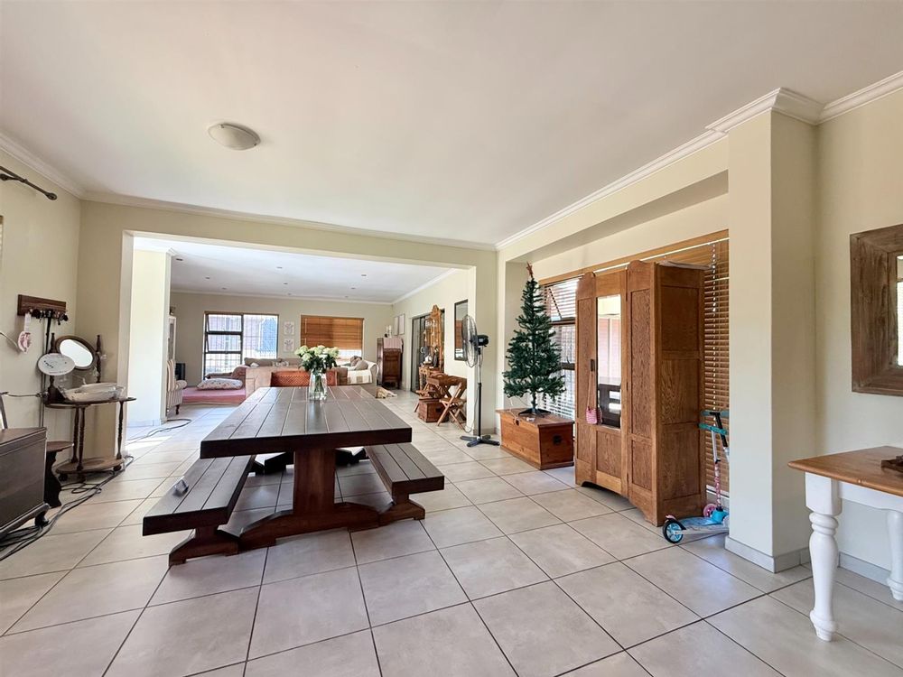 Kitchen - Dining room to lounge