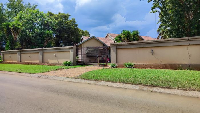 Spacious Brackendowns house for sale with pool, entertainment area, and ample parking.