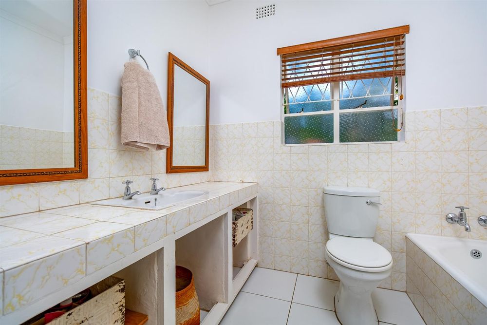 Bathroom 2: Bath, toilet, basin