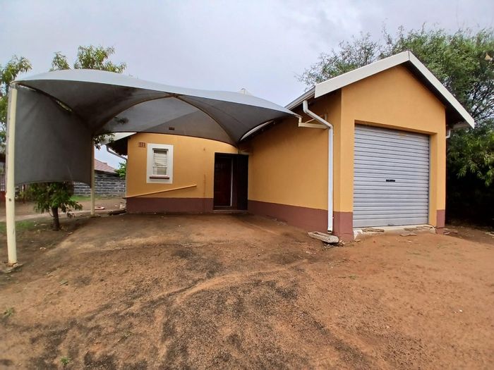 3-bedroom house in Roodepan for sale with spacious yard and peaceful location.