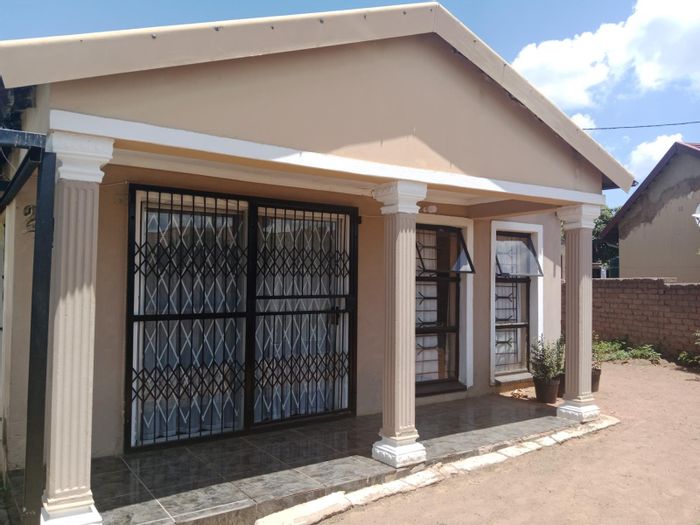 3 Bedroom House for Sale in Letlhabile - Close to schools and shopping.