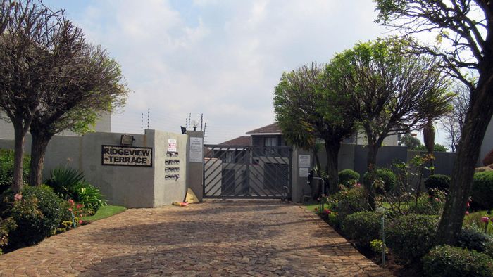 For Sale: Spacious 3-Bedroom Duplex in Ridgeway with Pool and Double Garage.