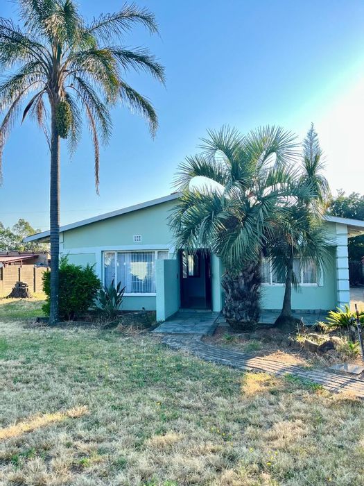 For Sale: Arborpark House with 3 bedrooms, spacious yard, near amenities.