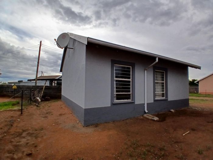 Roodepan House For Sale: 2-bed, 1-bath, secure area, spacious yard, move-in ready.