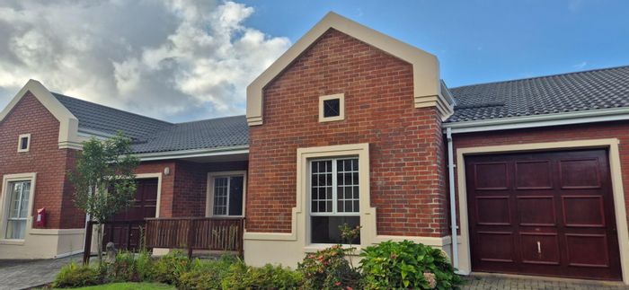 2-Bedroom Townhouse For Sale in Denneoord with garden, garage, and catering service.