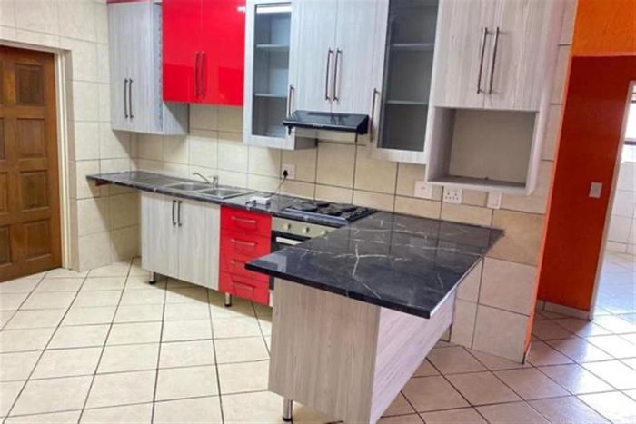 2-Bedroom Apartment To Rent in Stonehenge with garage and close to amenities.