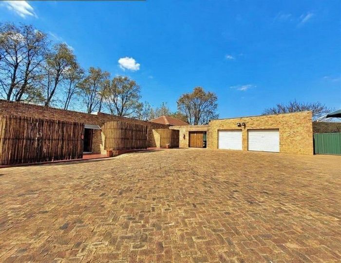 Commercial property for sale in Benoni AH with diverse amenities and security features.
