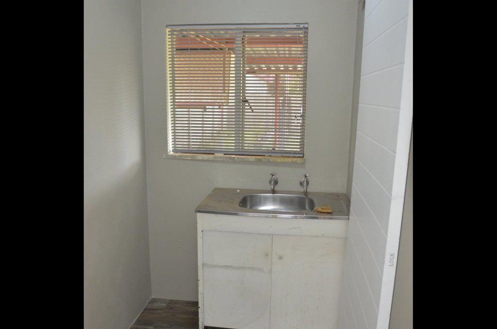 Flatlet kitchen without stove.