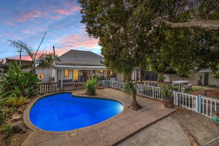 Denneburg House For Sale: 3 Bedrooms, pool, garden, braai area, near schools.