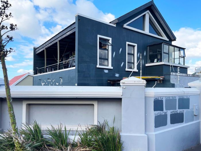 For Sale: House in Woodstock with views, income potential, and versatile living space.