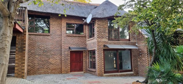 Garsfontein House For Sale: 4 bedrooms, garden, lapa, independent suite, versatile living.