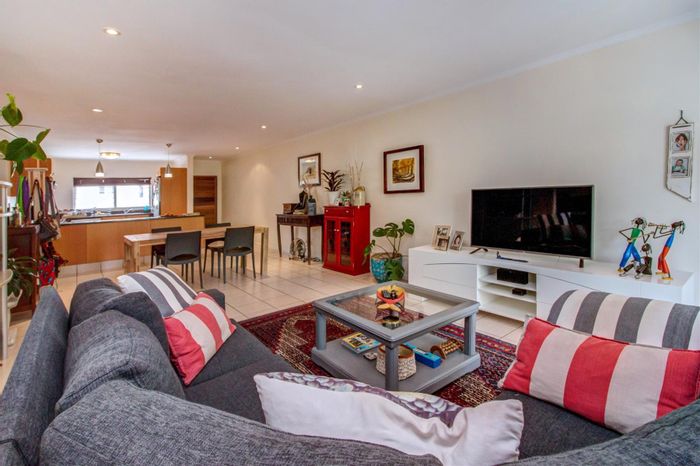 Bryanston Apartment For Sale: 2 beds, study, large balcony, secure complex.