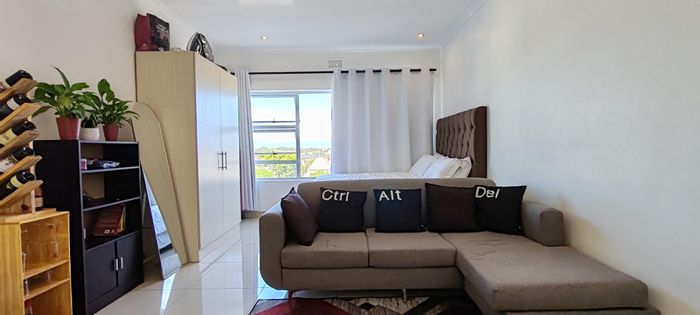 Heathfield House For Sale: Open-plan living, secure parking, fibre-ready, great location.