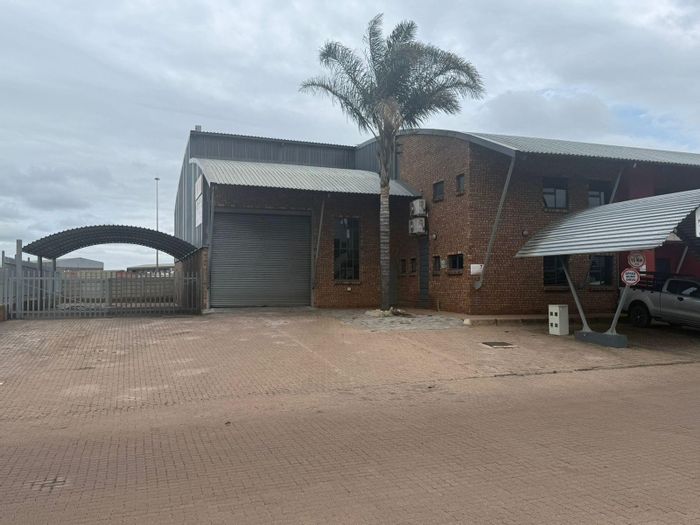 Industrial property to rent in Vaalbank with offices, workshop, and 24-hour security.