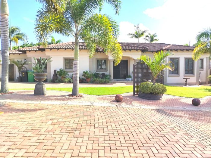 For Sale: House in Umhlali Golf Estate with pool, garden, and clubhouse access.